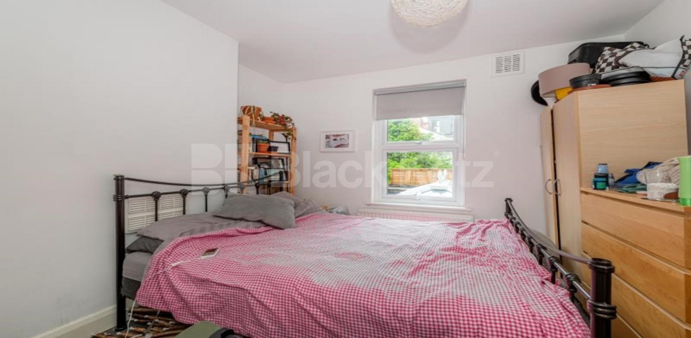 			NEW INSTRUCTION!, 2 Bedroom, 1 bath, 1 reception Flat			 Park Road, CROUCH END